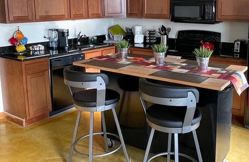 Pawtucket Appartement | The Rustic Red Studio Loft in Historic Pawtucket RI