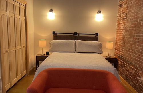 Pawtucket Appartement | The Rustic Studios Loft A in historic downtown Pawtucket