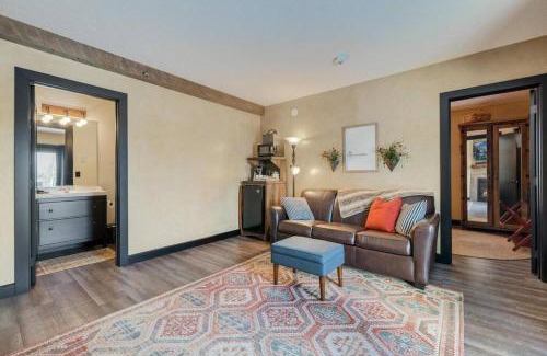 Berlin Appartement | The Rustic Suite - Main Street Lodge in Berlin