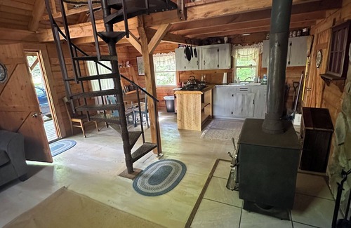 Hillsgrove Cabine | The Rustic Woodzie! Hunters Dream!
