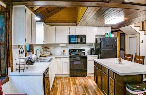 Oakland Cabine | The Sac Au Lait Chalet