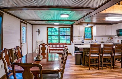 Oakland Cabine | The Sac Au Lait Chalet