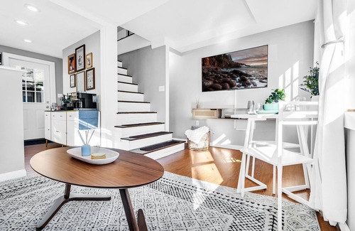 Southern Coast Appartement | The Saco Suite - Downtown, Dog Friendly, Sleeps 4, Walk to Bars & Restaurants!