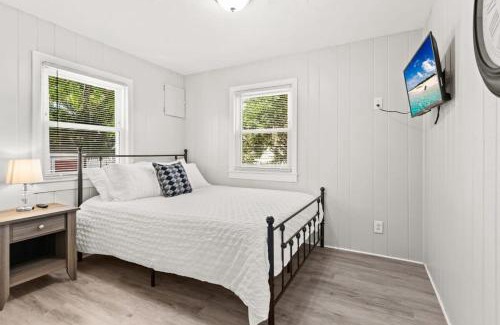 Hampton Maison | The Salty Dog Pet Friendly Private Yard