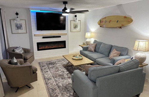 Port Orange Maison | The Salty Sandcastle/POOL/GAME ROOM/3 bedroom/3 miles to the beach