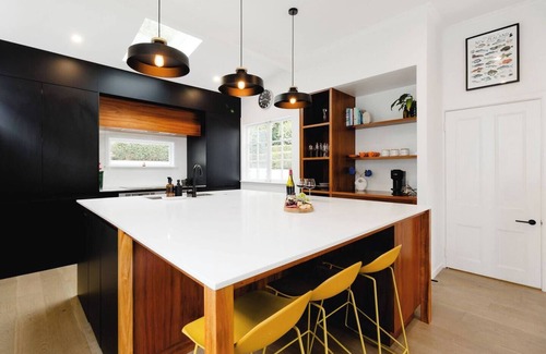 Kilbirnie Maison | The Sanctuary | Character Home, Fireplace, Parking