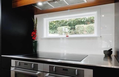 Kilbirnie Maison | The Sanctuary | Character Home, Fireplace, Parking