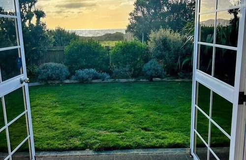 Waikanae Maison | The Sandpit: Relaxing Beachfront Getaway
