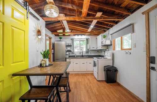 Sauble Beach Cabine | the Sandy Sunset Cabin at Sauble Beach