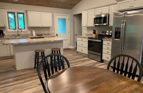Ashtabula Maison | The Sansa Suite at Brants Apple Orchard