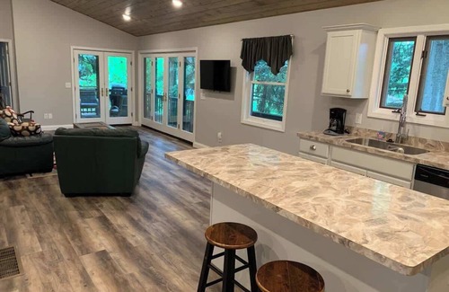 Ashtabula Maison | The Sansa Suite at Brants Apple Orchard