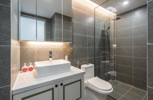 Thanh Nhan Appartement | The Sapphire Bamboo Hanoi-Stylish Loft with Rooftop Pool-Near Street Food