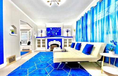 Old Brooklyn Maison | The Sapphire Haven - Your Old Brooklyn Oasis Awaits Families, Couples, Business Travelers Near Downtown With Parking, 300 MB WiFi & Self Check-In