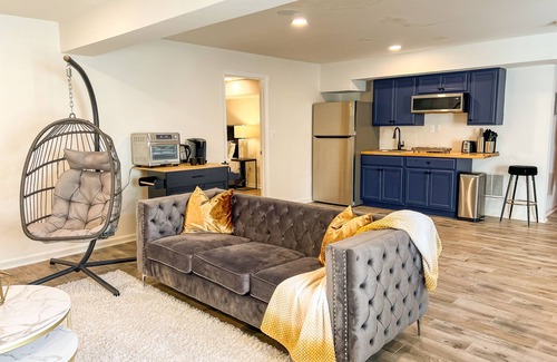 Linton Hall Appartement | The Sapphire - Luxury Basement Suite Close to I-66 Queen Beds 2000 sqft