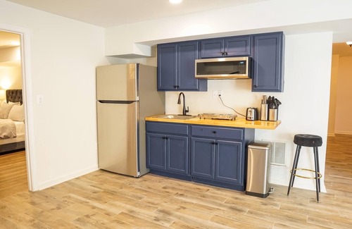 Linton Hall Appartement | The Sapphire - Luxury Basement Suite Close to I-66 Queen Beds 2000 sqft
