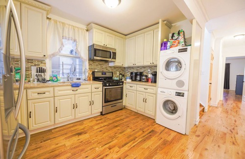 Crown Heights Maison | The Schenectady House - Unit 2 Standard Large Room/Shared Bath & Common Areas