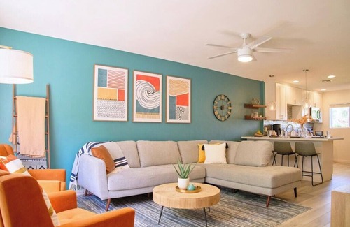 Fashion Square Maison | The Scott Getaway - Walkable to Old Town, remodeled space, heated pool!