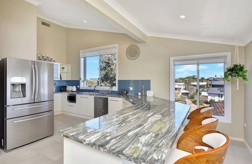 Swansea Heads Maison | The Sea Serenade - Panoramic views of Swansea!
