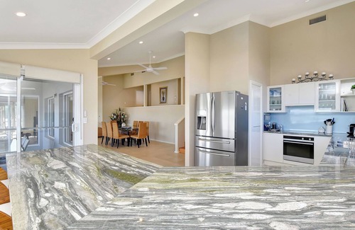 Swansea Heads Maison | The Sea Serenade - Panoramic views of Swansea!