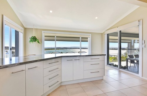 Swansea Heads Maison | The Sea Serenade - Panoramic views of Swansea!
