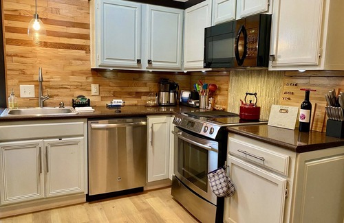 Dickinson Maison | The Sea Shack--Perfect For Mardi Gras, Rodeo, Blocks Away From Boat Ramp And Bay