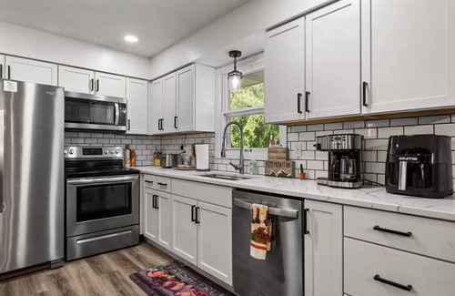 Maple Grove Maison | The Seasons - Family Friendly in the 'Burbs!