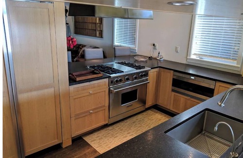 Lower Queen Anne Maison | "The" Seattle View & 5-Star Luxury