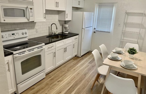 Bayshore Gardens Maison | “The Sequel” - King bed - Renovated - near IMG