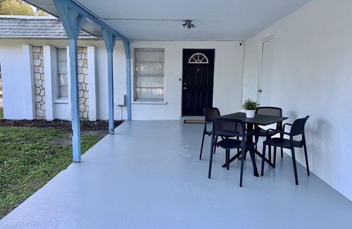 Bayshore Gardens Maison | “The Sequel” - King bed - Renovated - near IMG