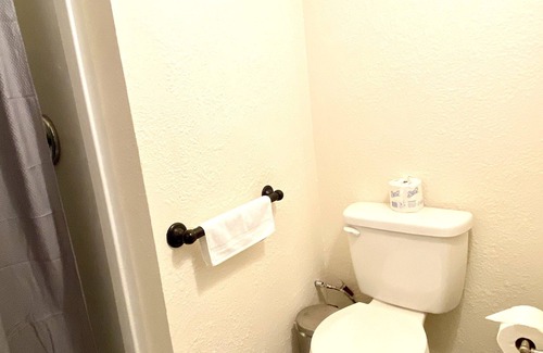 Alderwood Manor Appartement | The Sever: Studio Guest Suite