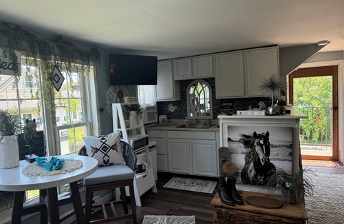 Clayton Appartement | The She Shed a Cozy Country Setting to relax! 15 min to Dover, DE