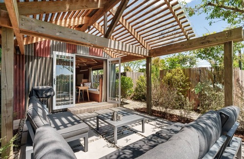 Matapihi Cabine | The Shed Guest House