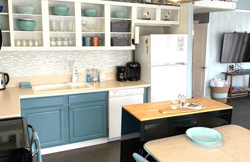 Jamaica Beach Maison | The Shell Shack - A Waterfront Retreat! Corner Canal Home w Quick Beach Access