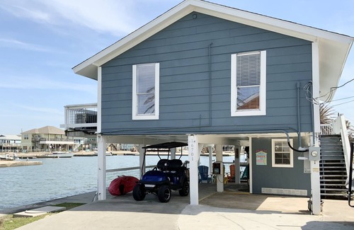Jamaica Beach Maison | The Shell Shack - A Waterfront Retreat! Corner Canal Home w Quick Beach Access
