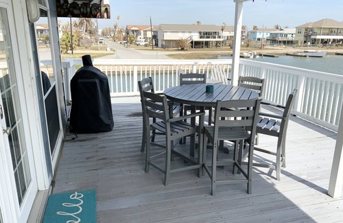 Jamaica Beach Maison | The Shell Shack - A Waterfront Retreat! Corner Canal Home w Quick Beach Access