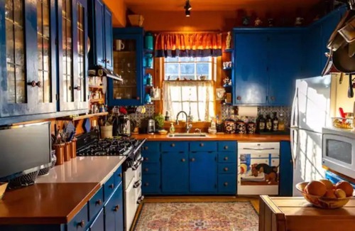 Strasburg Maison | The Shenandoah Basset Dacha