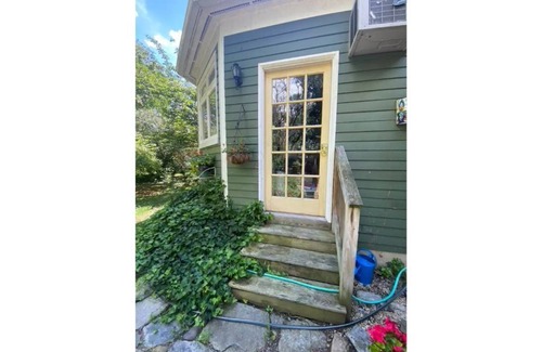 Strasburg Maison | The Shenandoah Basset Dacha