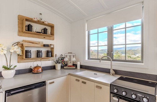 Lake Tarawera Cabine | Romantic shepherds hut with lake and mountain views