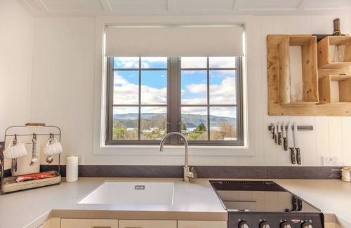 Lake Tarawera Cabine | Romantic shepherds hut with lake and mountain views