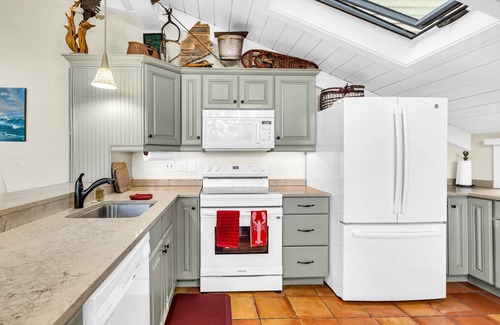 Biddeford Maison | The Ship House on the Saco River with Hot Tub