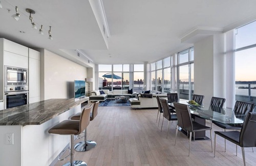 Lower Lonsdale Appartement | The Shipyards Penthouse