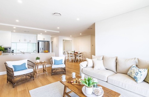 Shoal Bay Appartement | The Shoal, 508, Bullecourt St - stunning views, air con, lift and Wi-Fi