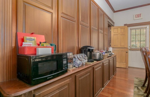 Newaygo Appartement | The Shore Line Room at Newaygo Bed & Breakfast