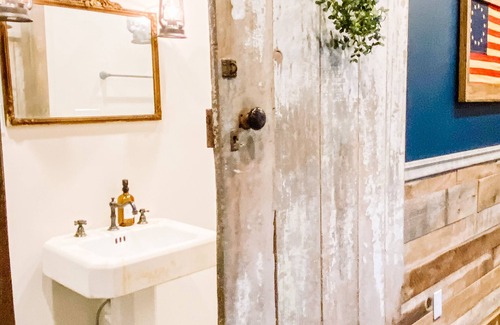 Lynchburg Autre | The Silos at Promise Manor "Duke". Farm stay mins from historic Lynchburg, TN.