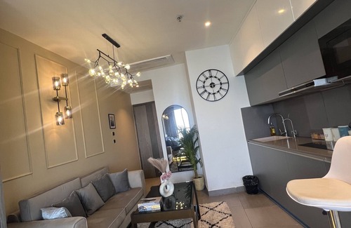 Noida Copropriété | The Silver stone - 31 Floor City Lights View Studio Apartment