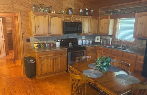Aliceville Maison | The Sipbee Camphouse on the river. Relax and fish with family and friends.