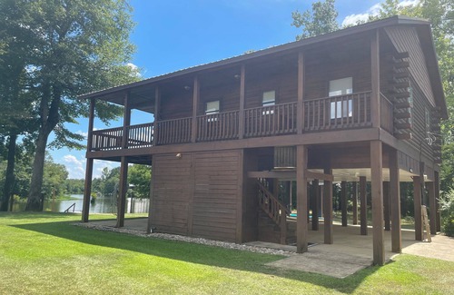 Aliceville Maison | The Sipbee Camphouse on the river. Relax and fish with family and friends.