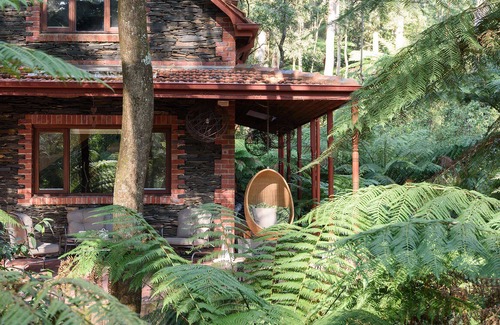 Mount Toolebewong Villa | The Slate House - Off-Grid Eco Retreat