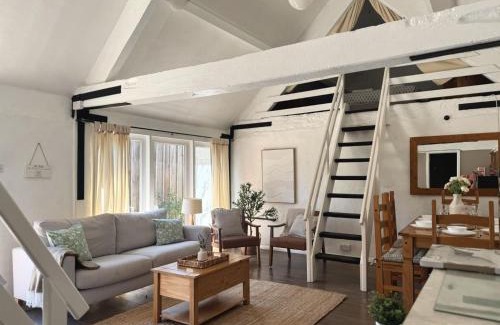 Lechlade Maison | The Smythy Cotswolds Farm Stay With Pool
