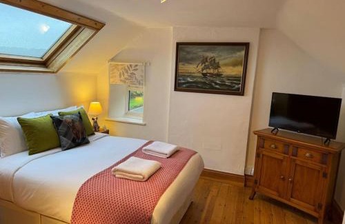 Gloucester Maison | The Snug at Cherry Cottage by MaisonPro